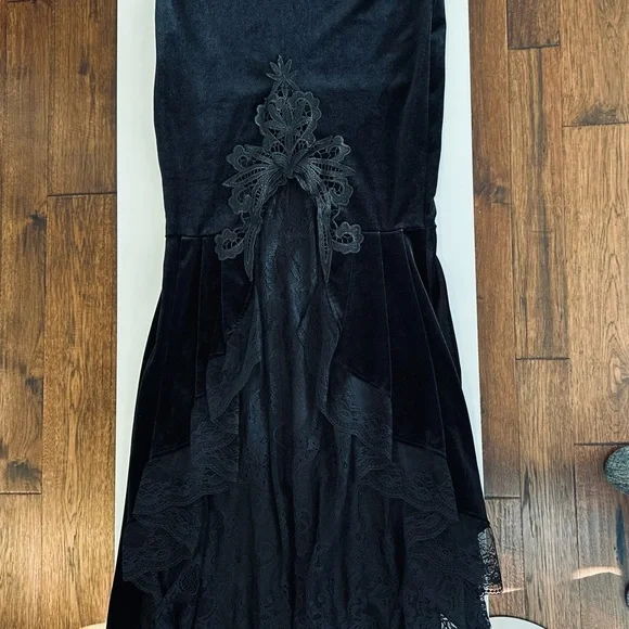 Dark In Love Black Velvet Gothic Mermaid Maxi Skirt with Lace Appliqué - Picture 5 of 9